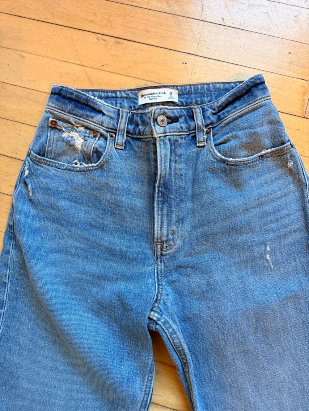 Abercrombie & Fitch Women’s 90s Relaxed High Rise Curve Love 26R Medium Wash - Picture 2 of 6